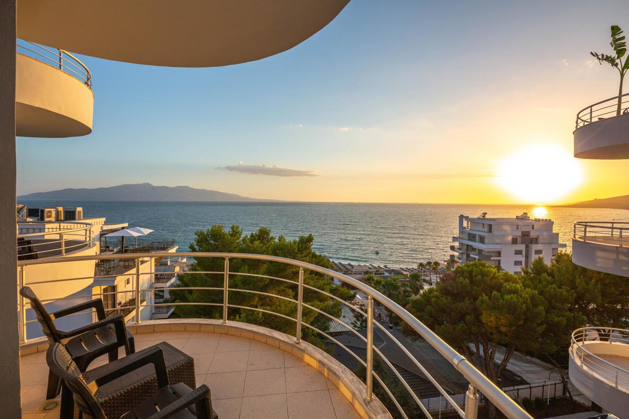 Hotel Sea Breeze Saranda Dış mekan fotoğraf