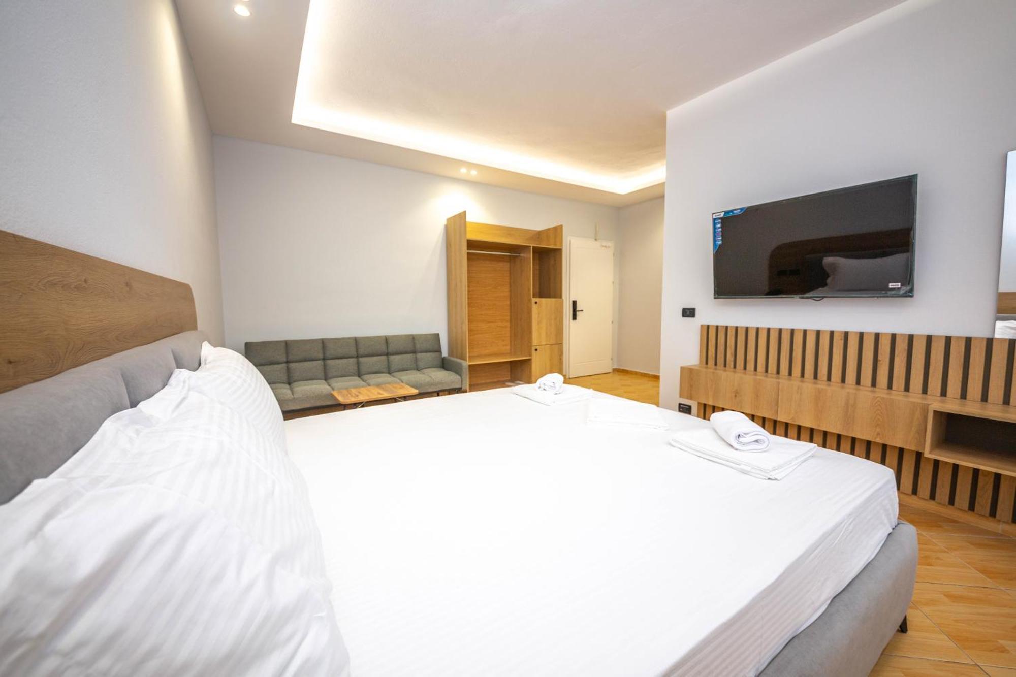 Hotel Sea Breeze Saranda Dış mekan fotoğraf