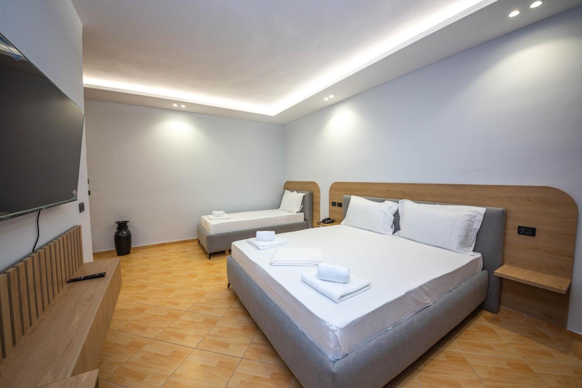 Hotel Sea Breeze Saranda Dış mekan fotoğraf
