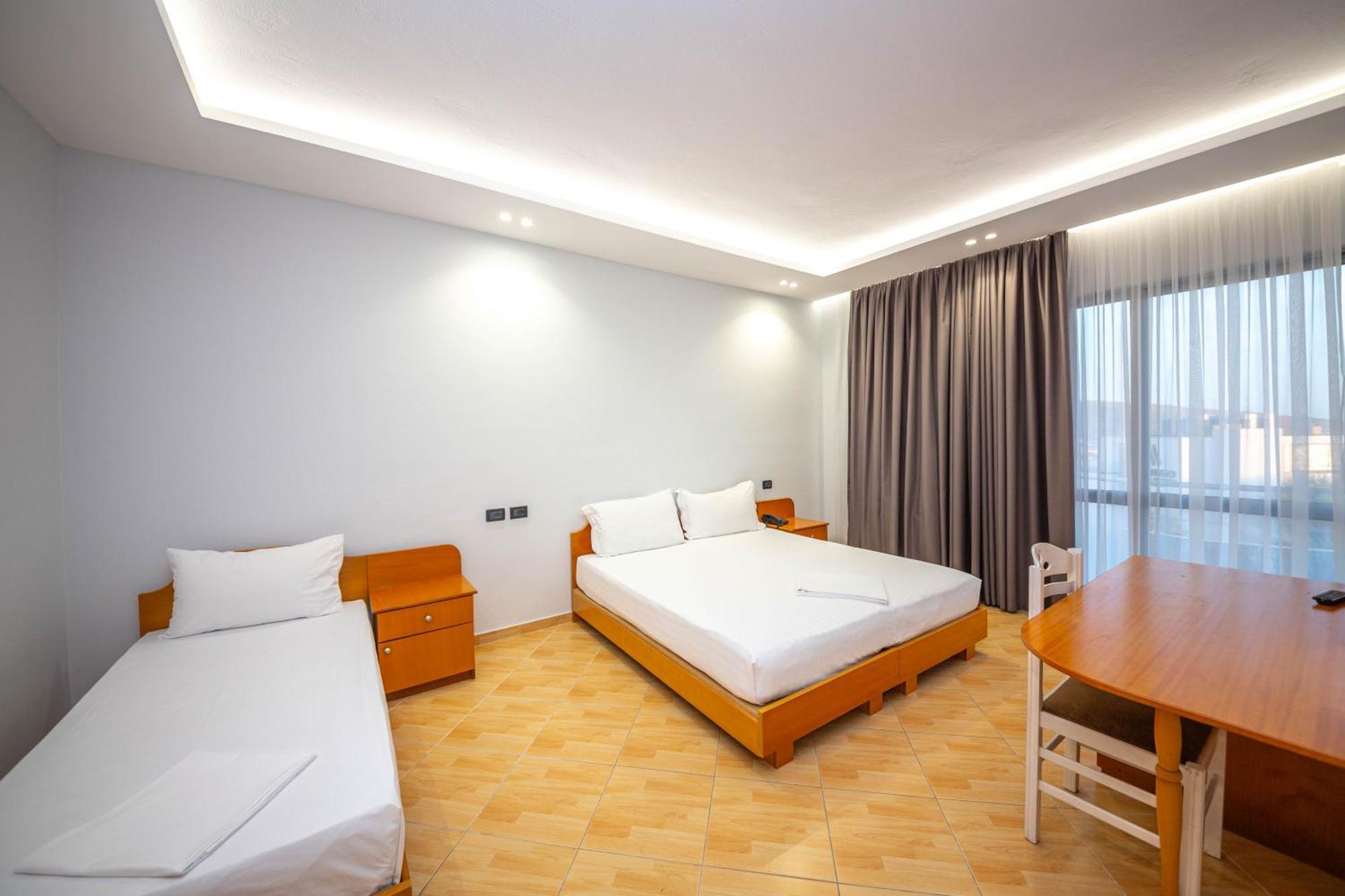 Hotel Sea Breeze Saranda Dış mekan fotoğraf