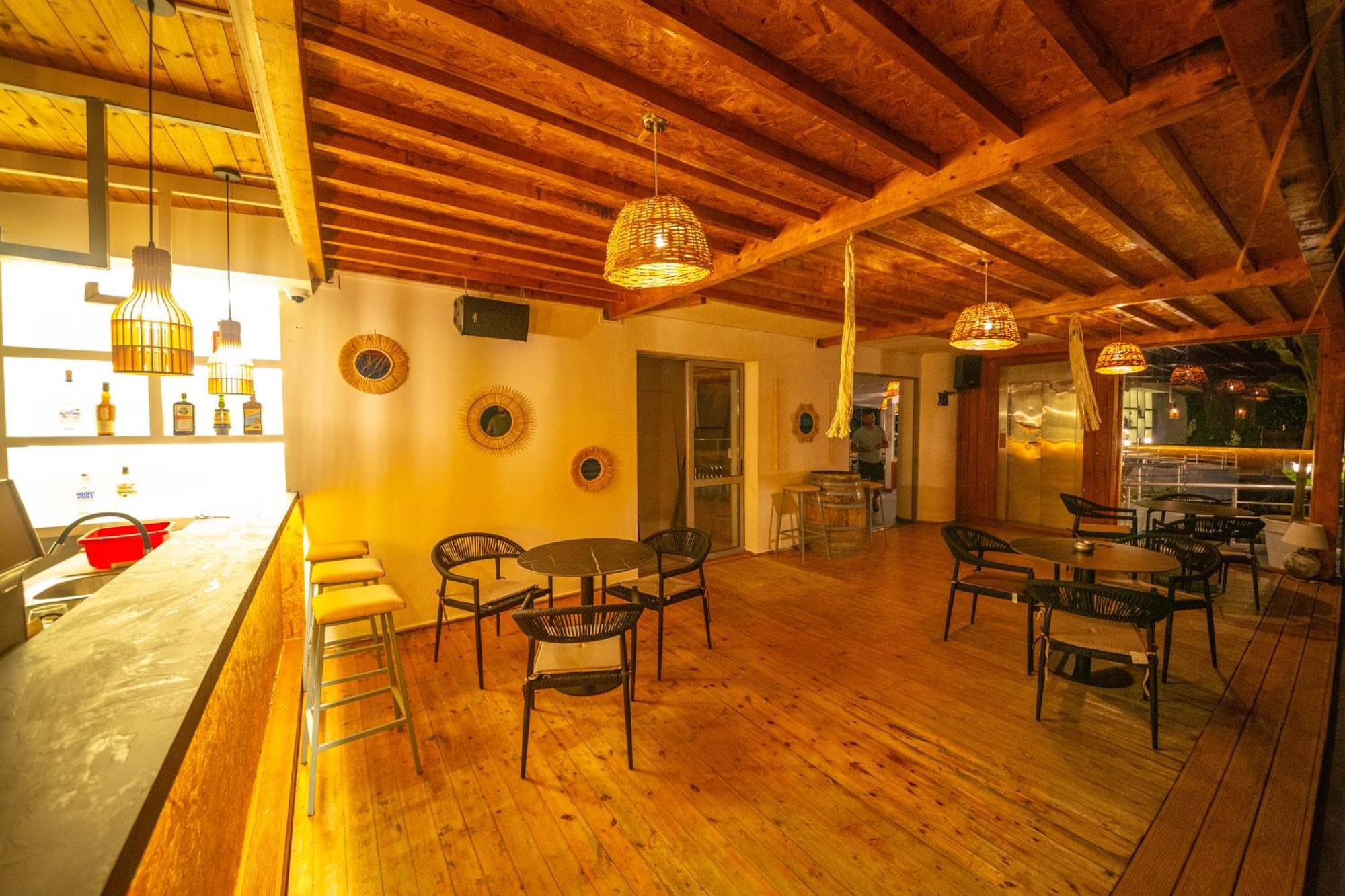 Hotel Sea Breeze Saranda Dış mekan fotoğraf