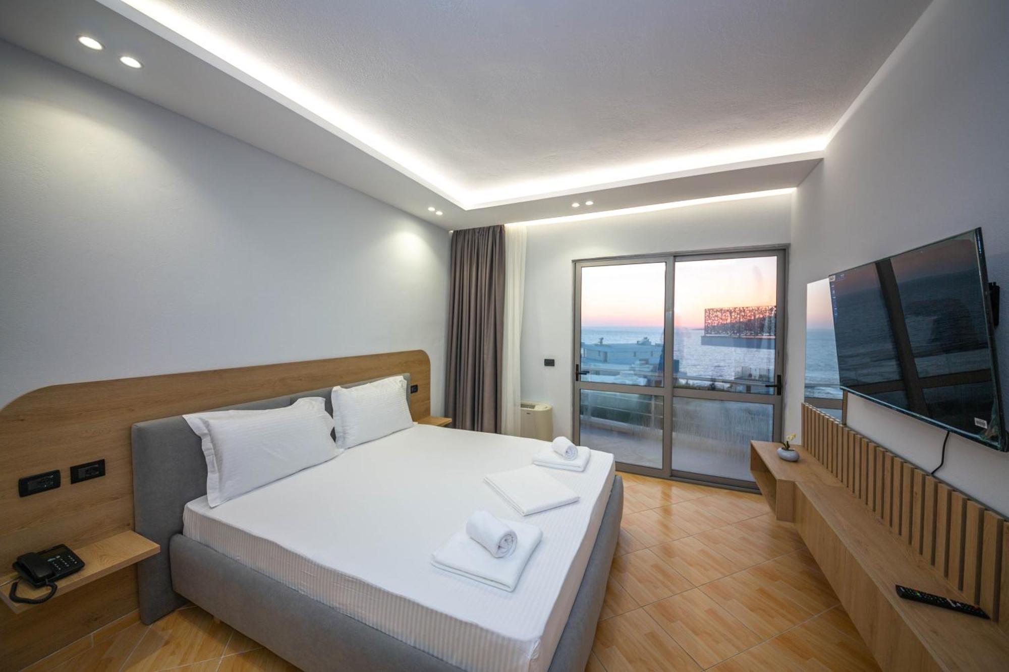 Hotel Sea Breeze Saranda Dış mekan fotoğraf