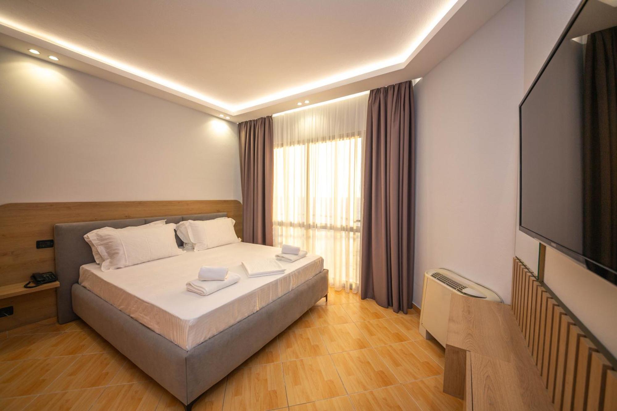 Hotel Sea Breeze Saranda Dış mekan fotoğraf