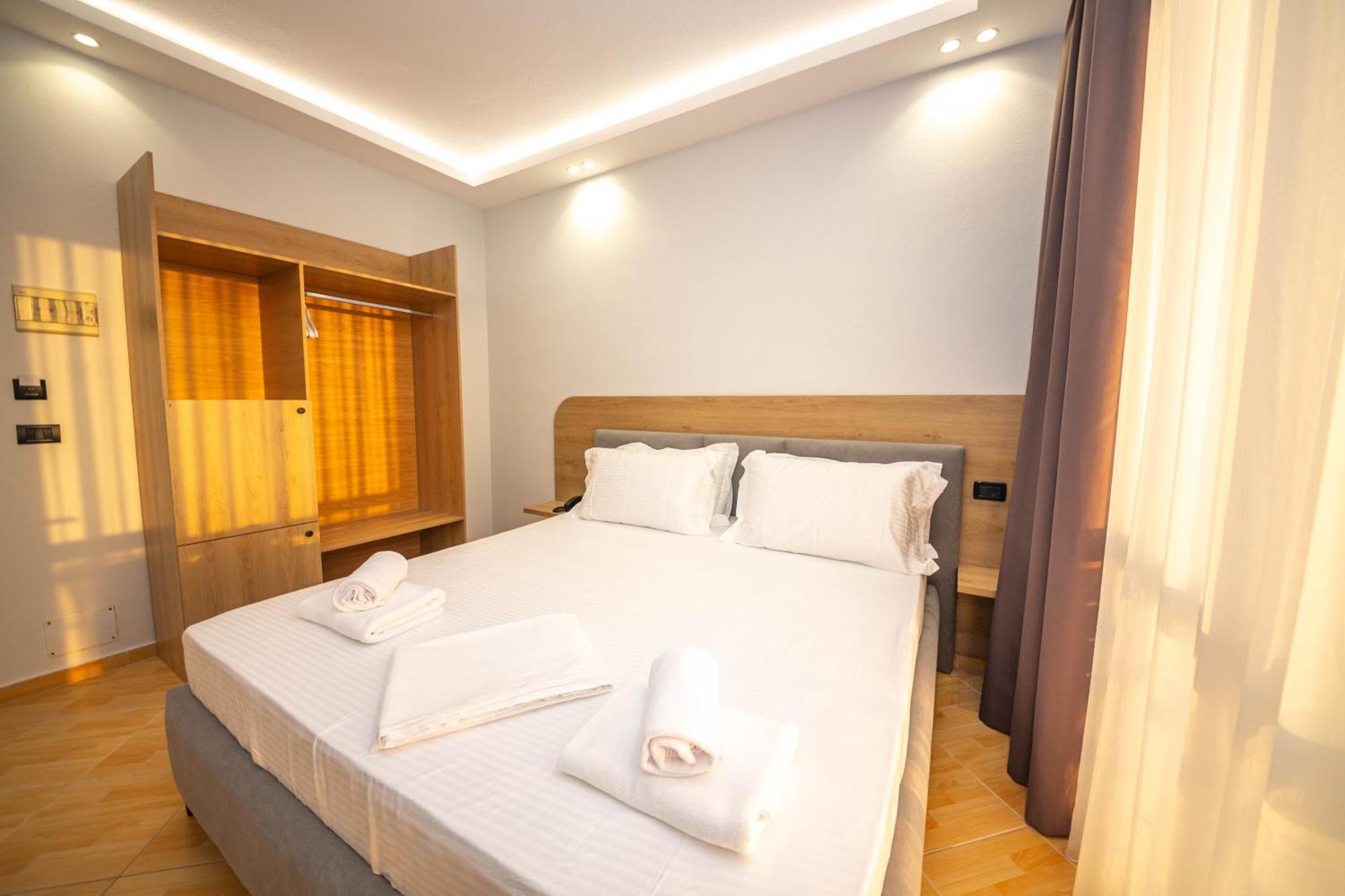 Hotel Sea Breeze Saranda Dış mekan fotoğraf