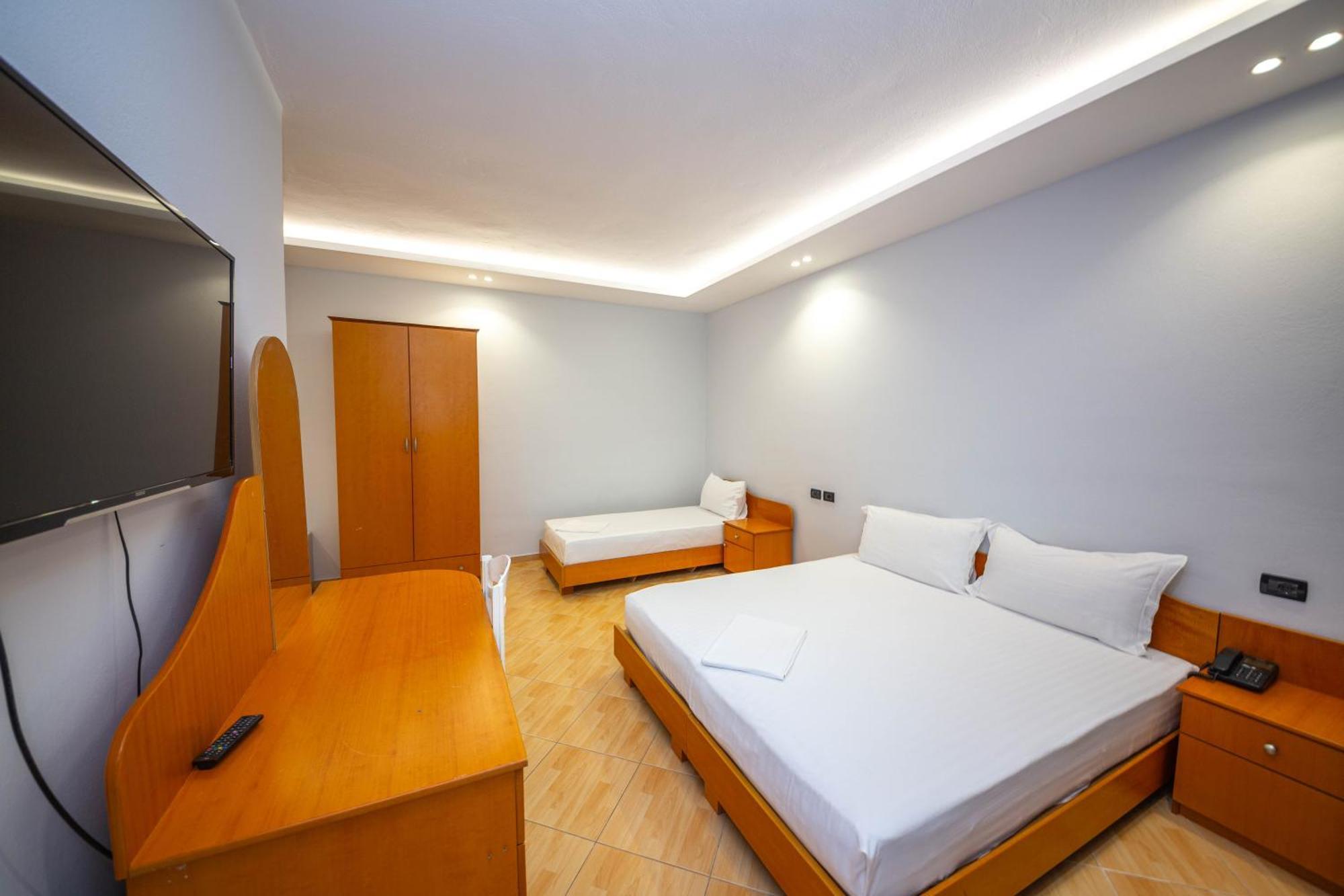 Hotel Sea Breeze Saranda Dış mekan fotoğraf