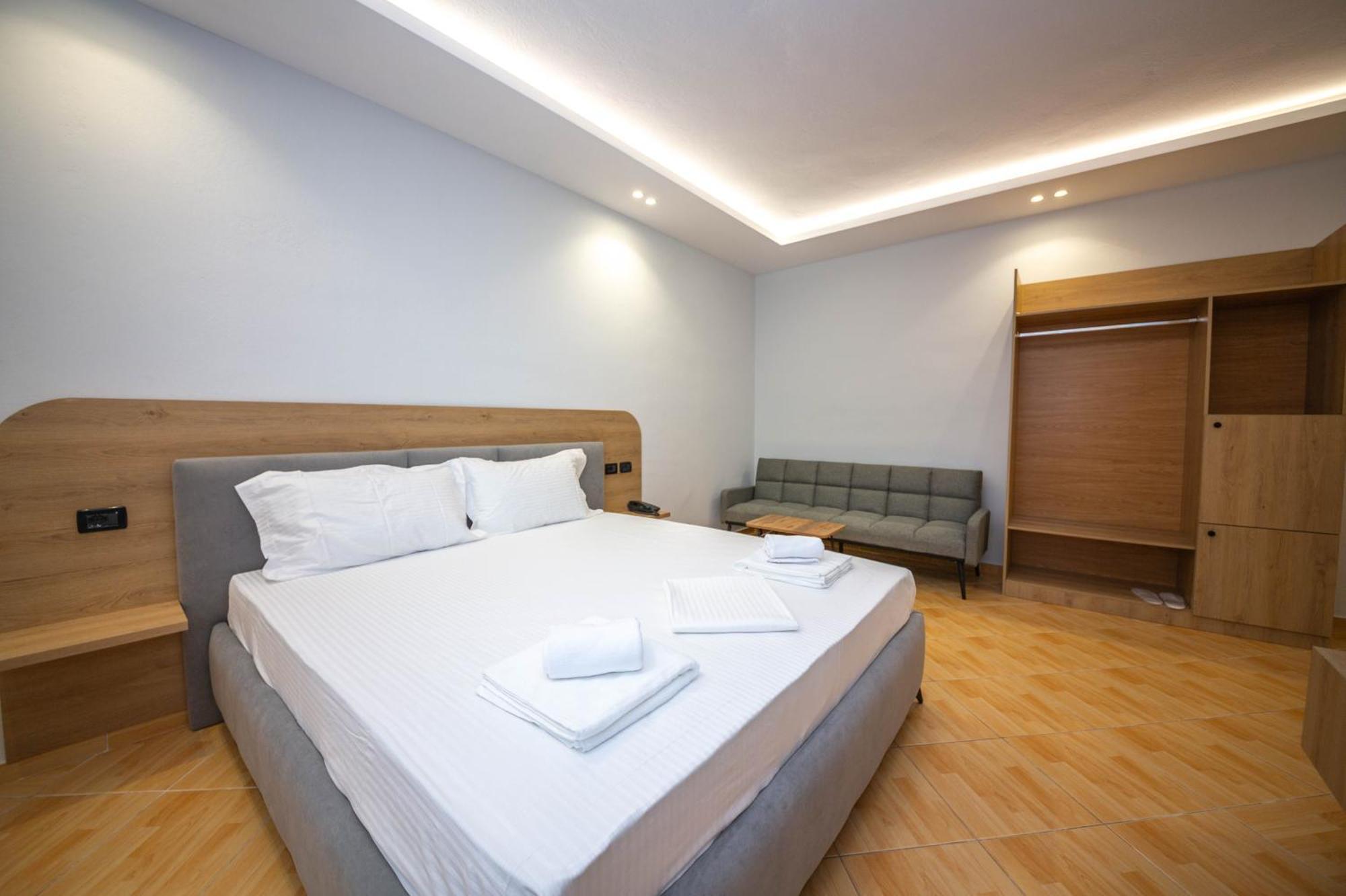 Hotel Sea Breeze Saranda Dış mekan fotoğraf