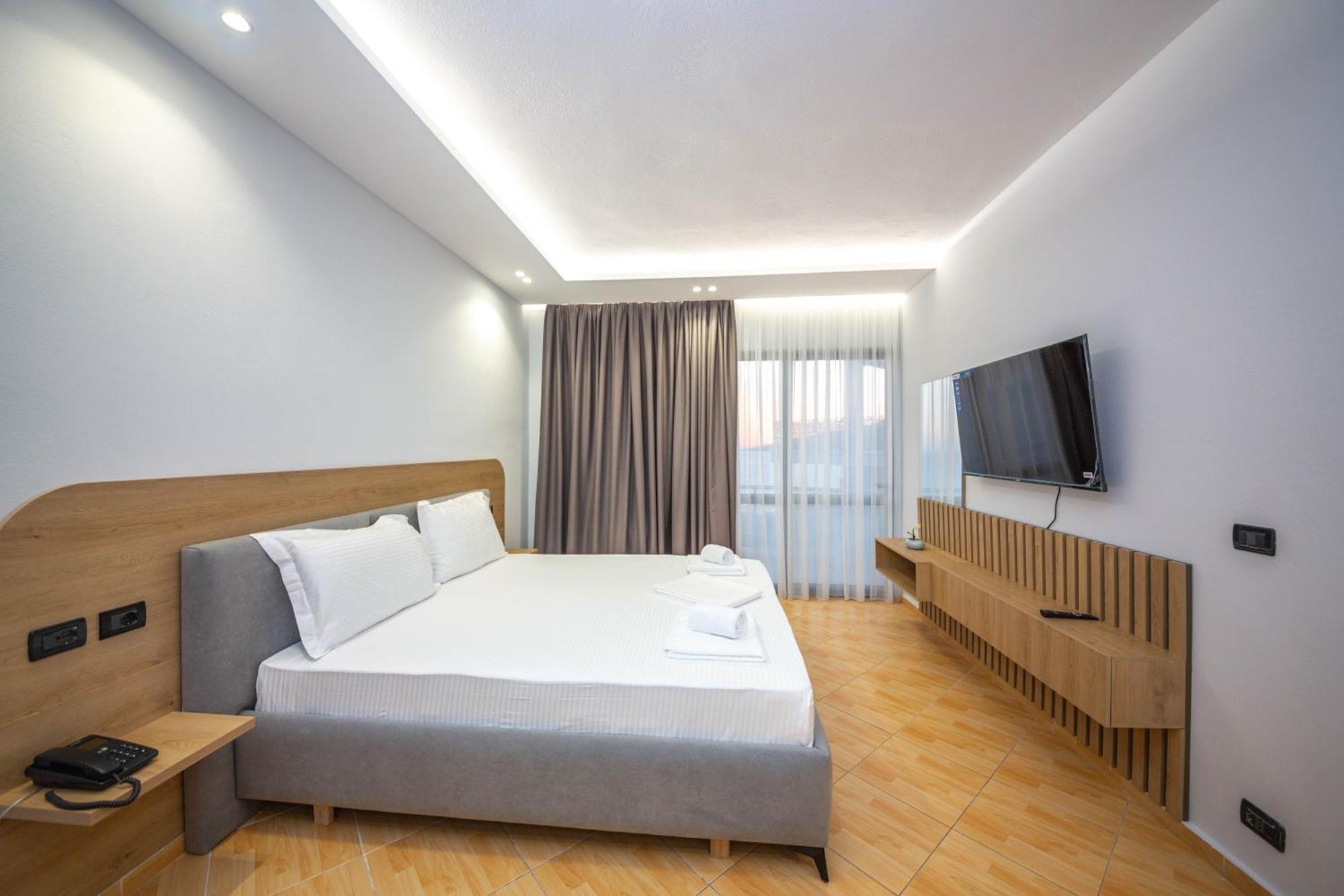 Hotel Sea Breeze Saranda Dış mekan fotoğraf