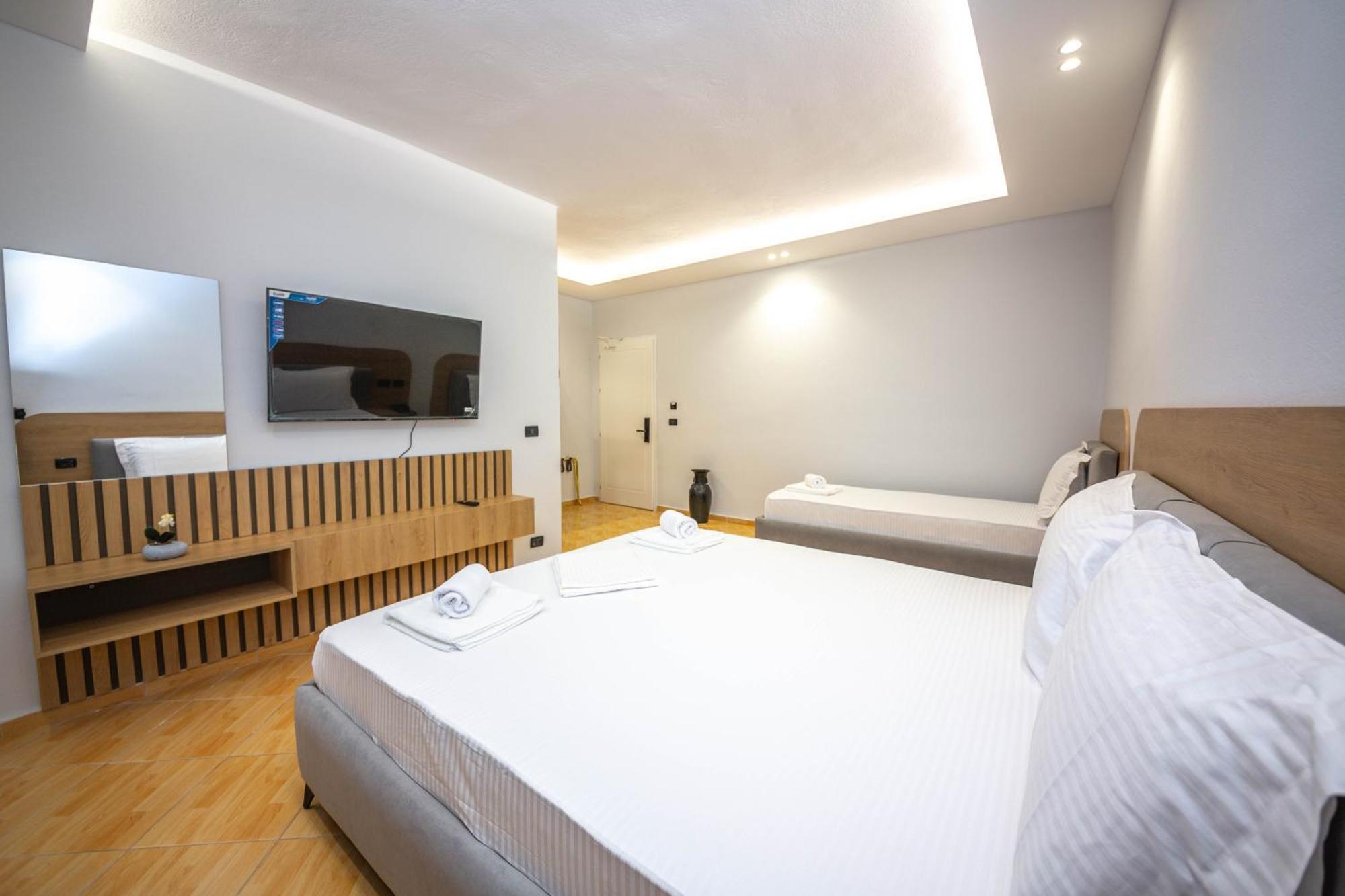 Hotel Sea Breeze Saranda Dış mekan fotoğraf