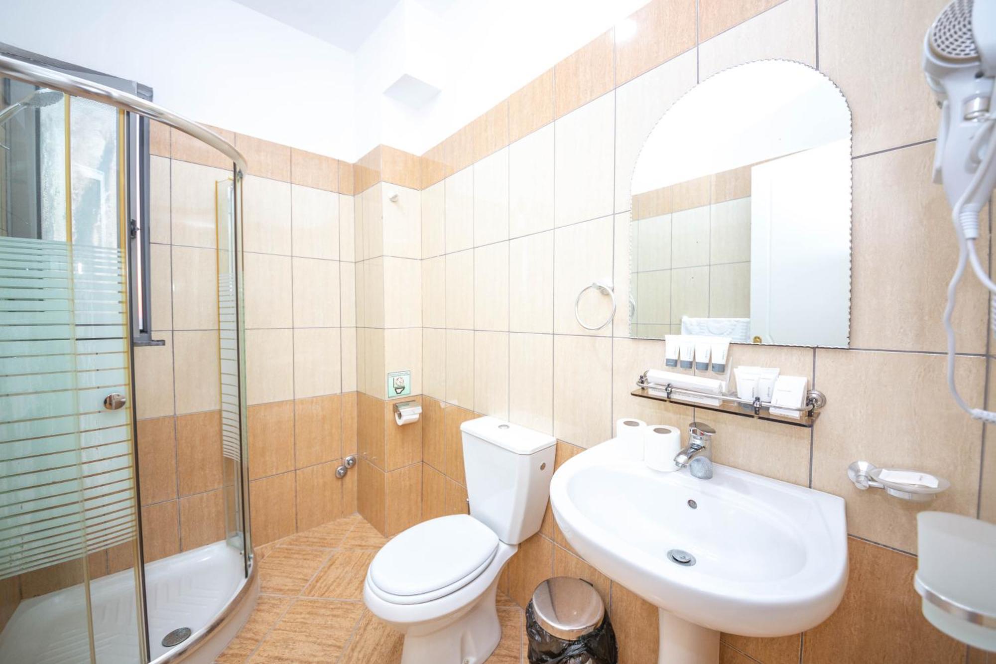 Hotel Sea Breeze Saranda Dış mekan fotoğraf