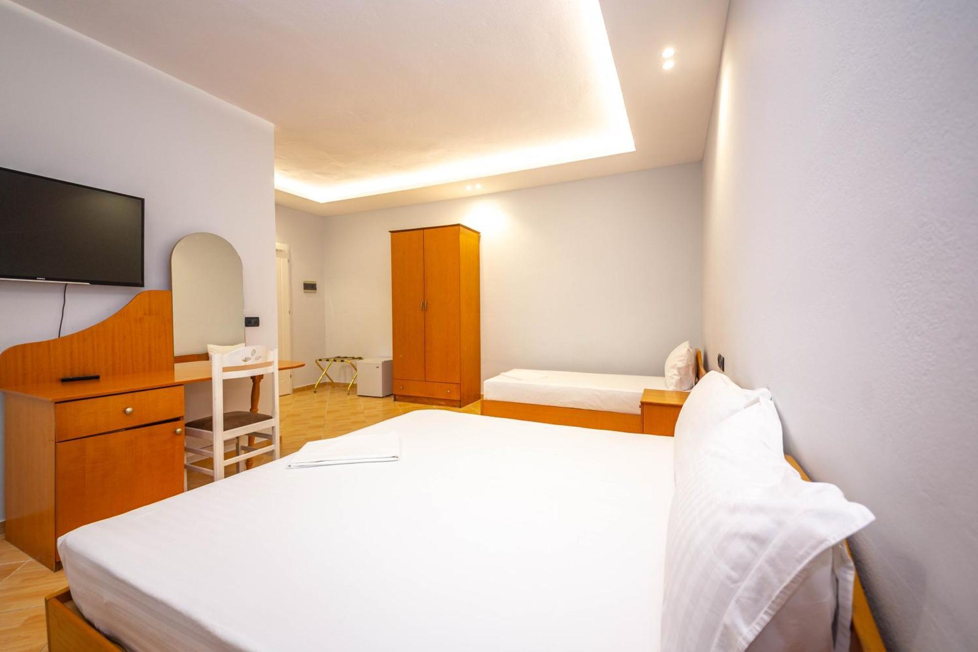 Hotel Sea Breeze Saranda Dış mekan fotoğraf