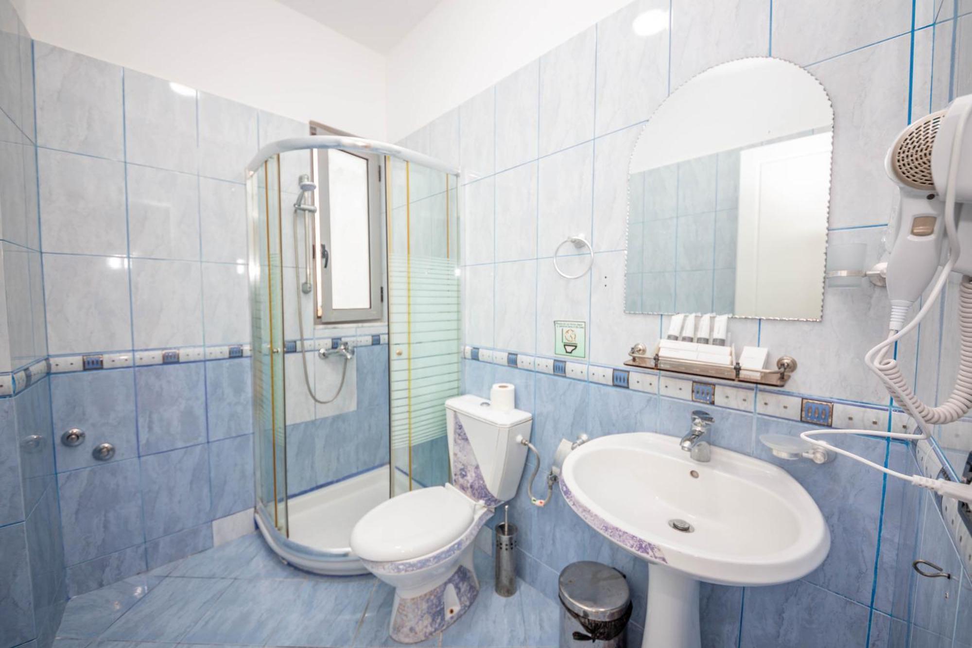 Hotel Sea Breeze Saranda Dış mekan fotoğraf