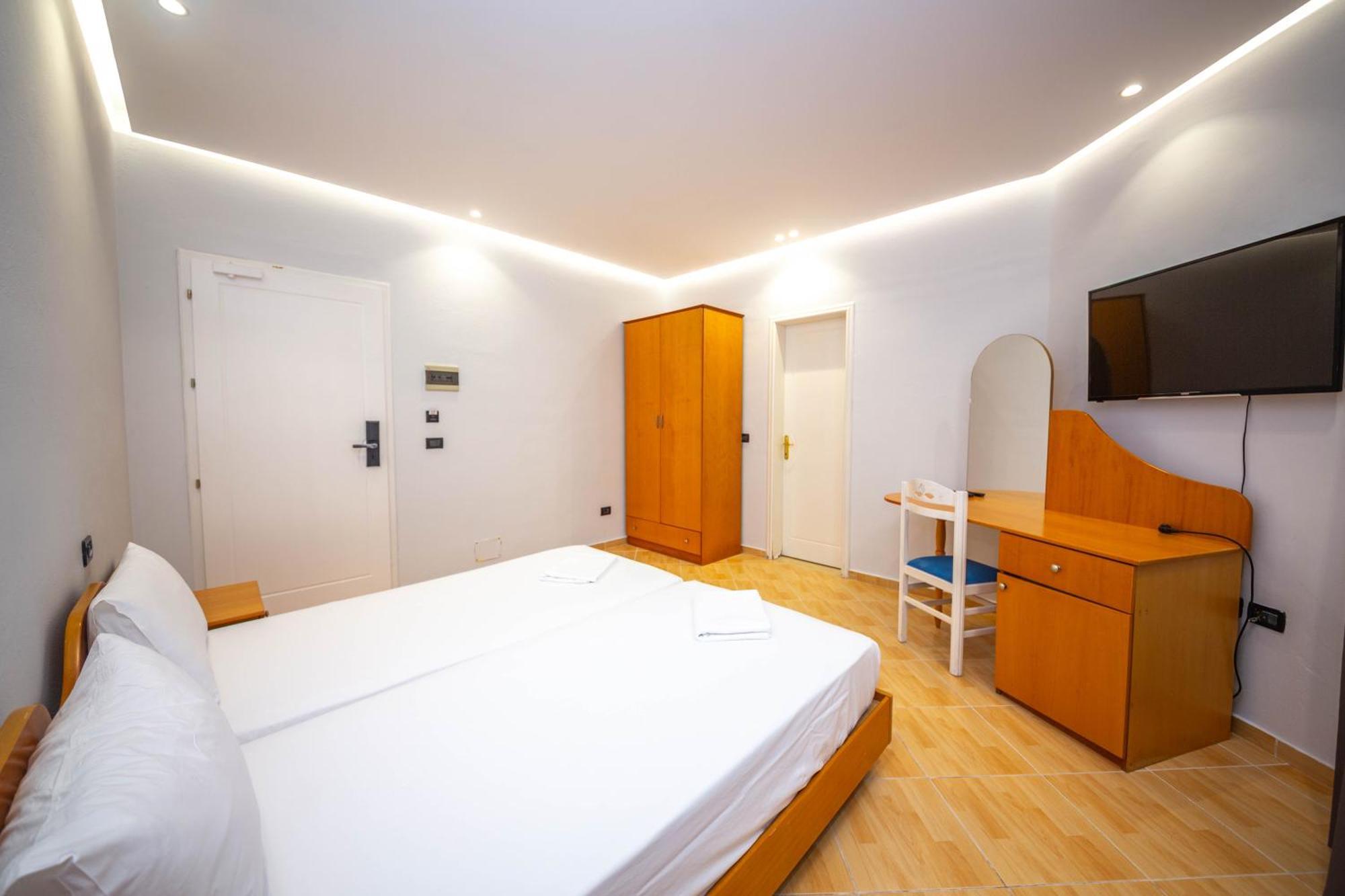 Hotel Sea Breeze Saranda Dış mekan fotoğraf