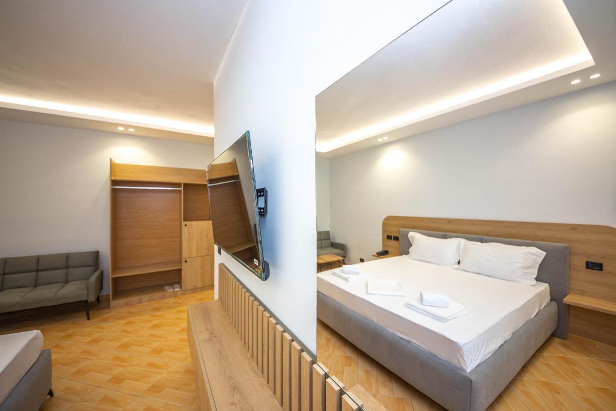 Hotel Sea Breeze Saranda Dış mekan fotoğraf
